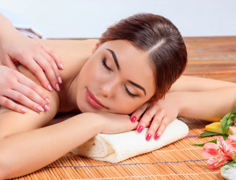 Feather Massage at Aravali Beauty and Spa